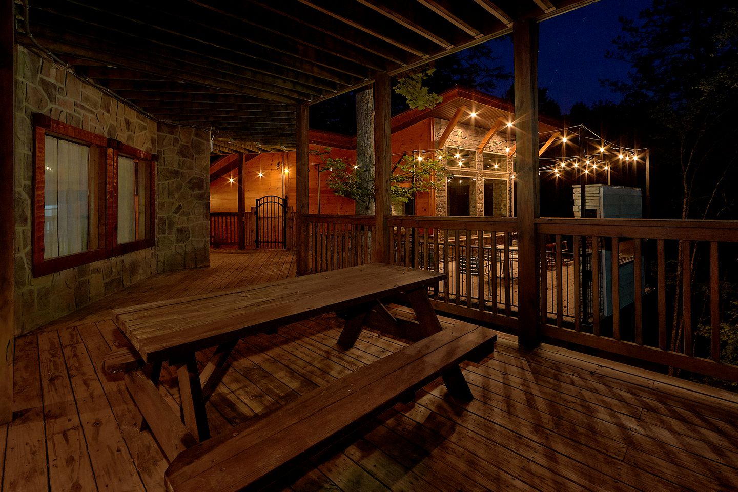 Enormous and Luxurious Cabin Rental for Amazing Getaways near the Great Smoky Mountains, Tennessee