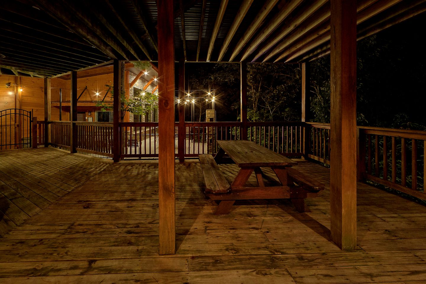 Enormous and Luxurious Cabin Rental for Amazing Getaways near the Great Smoky Mountains, Tennessee