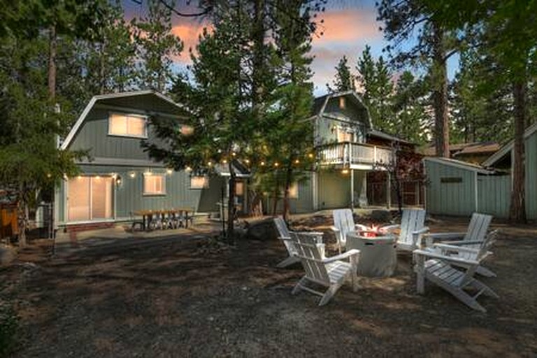 Spacious Modern Cabin Near Big Bear Lake in California