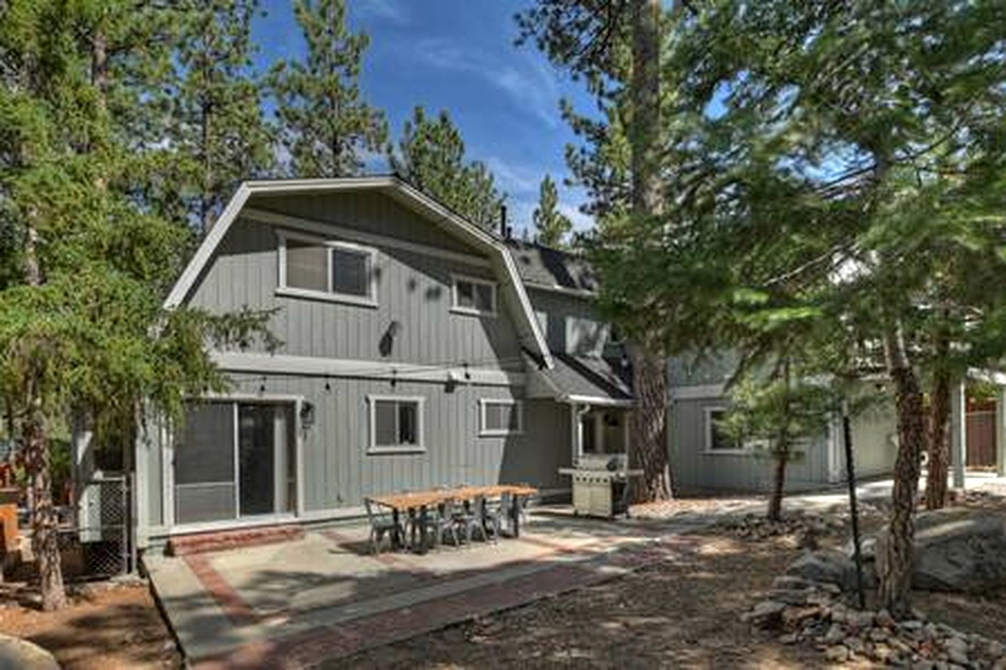 Spacious Modern Cabin Near Big Bear Lake in California