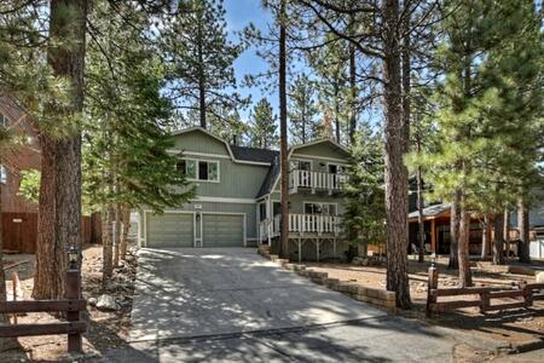 Cabins (United States of America, Big Bear City, California)