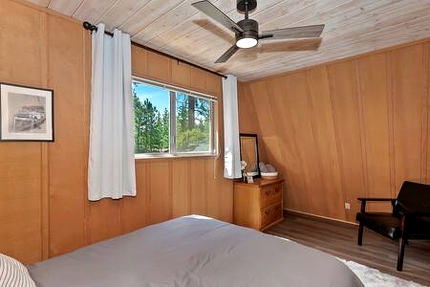 Spacious Modern Cabin Near Big Bear Lake in California