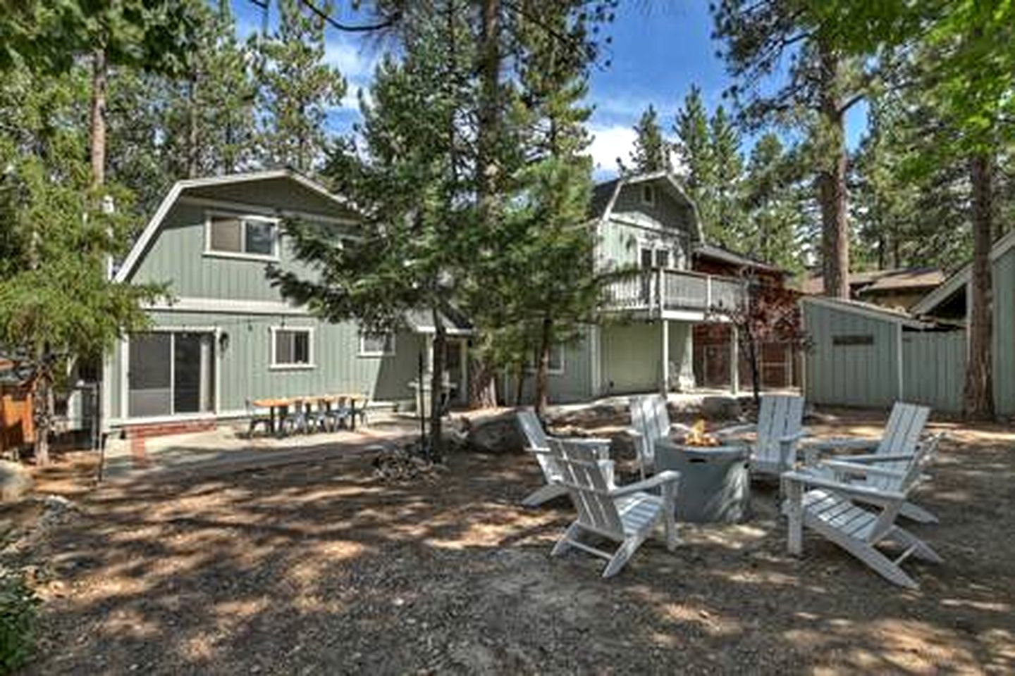 Spacious Modern Cabin Near Big Bear Lake in California