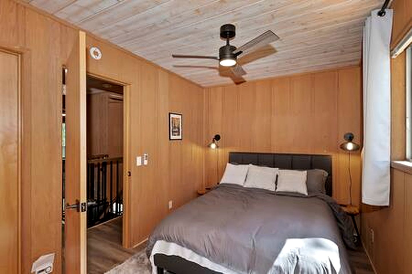 Spacious Modern Cabin Near Big Bear Lake in California