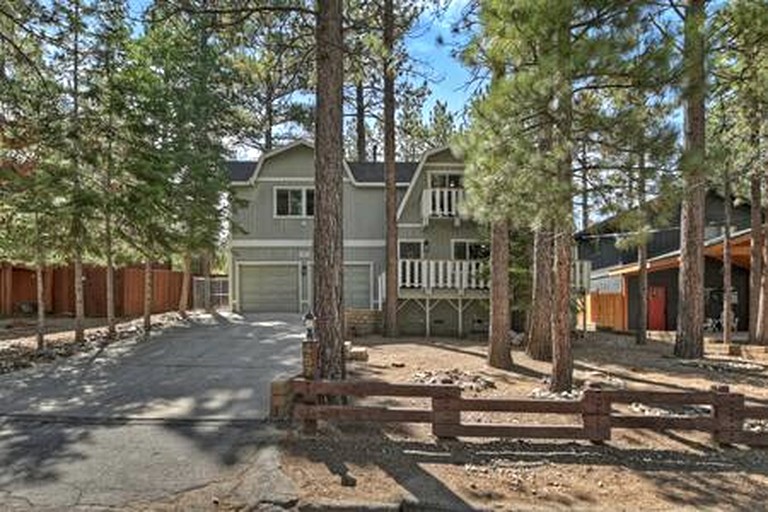 Cabins (United States of America, Big Bear City, California)