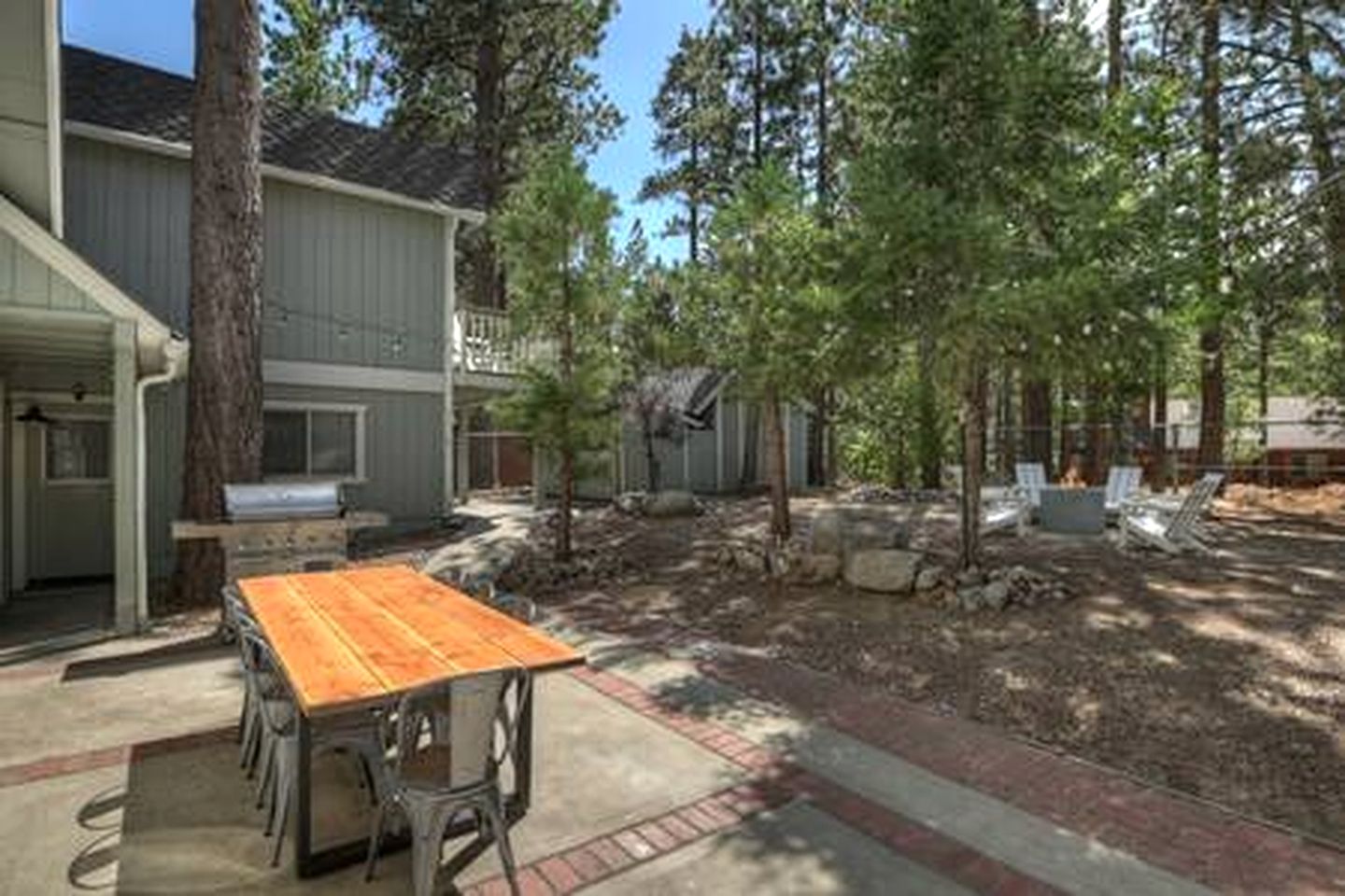 Spacious Modern Cabin Near Big Bear Lake in California