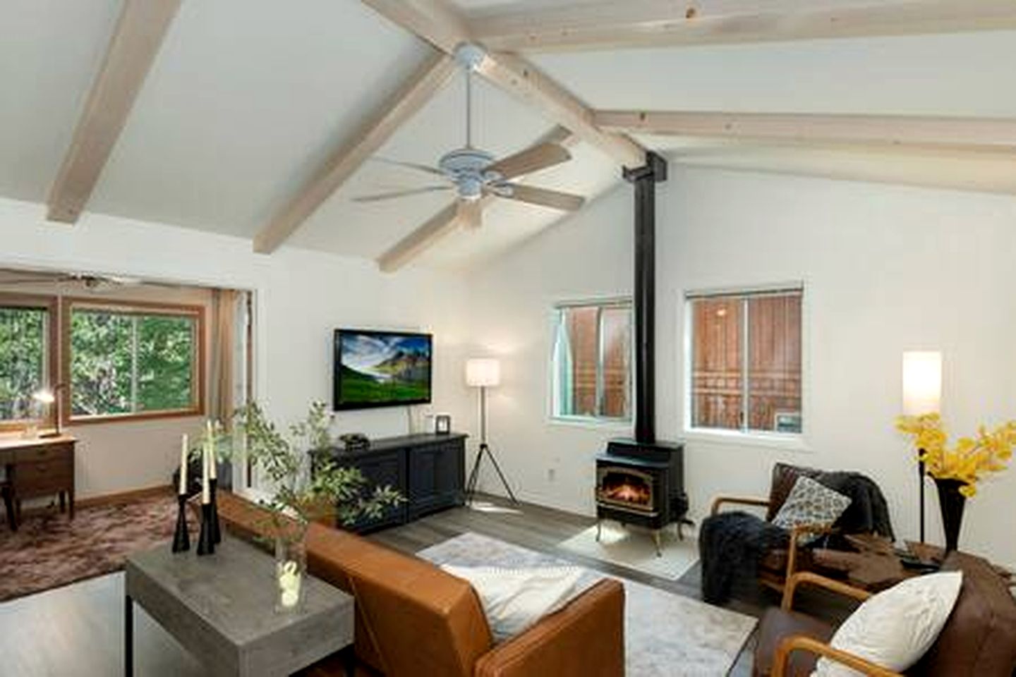 Spacious Modern Cabin Near Big Bear Lake in California