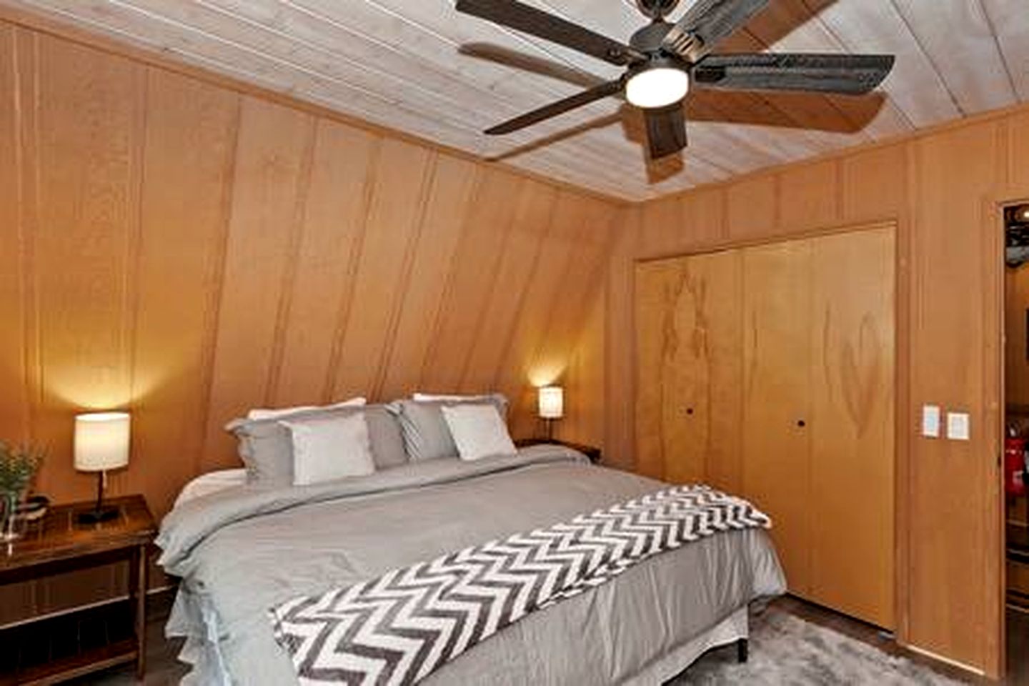 Spacious Modern Cabin Near Big Bear Lake in California