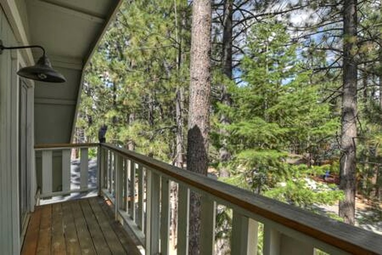 Cabins (United States of America, Big Bear City, California)