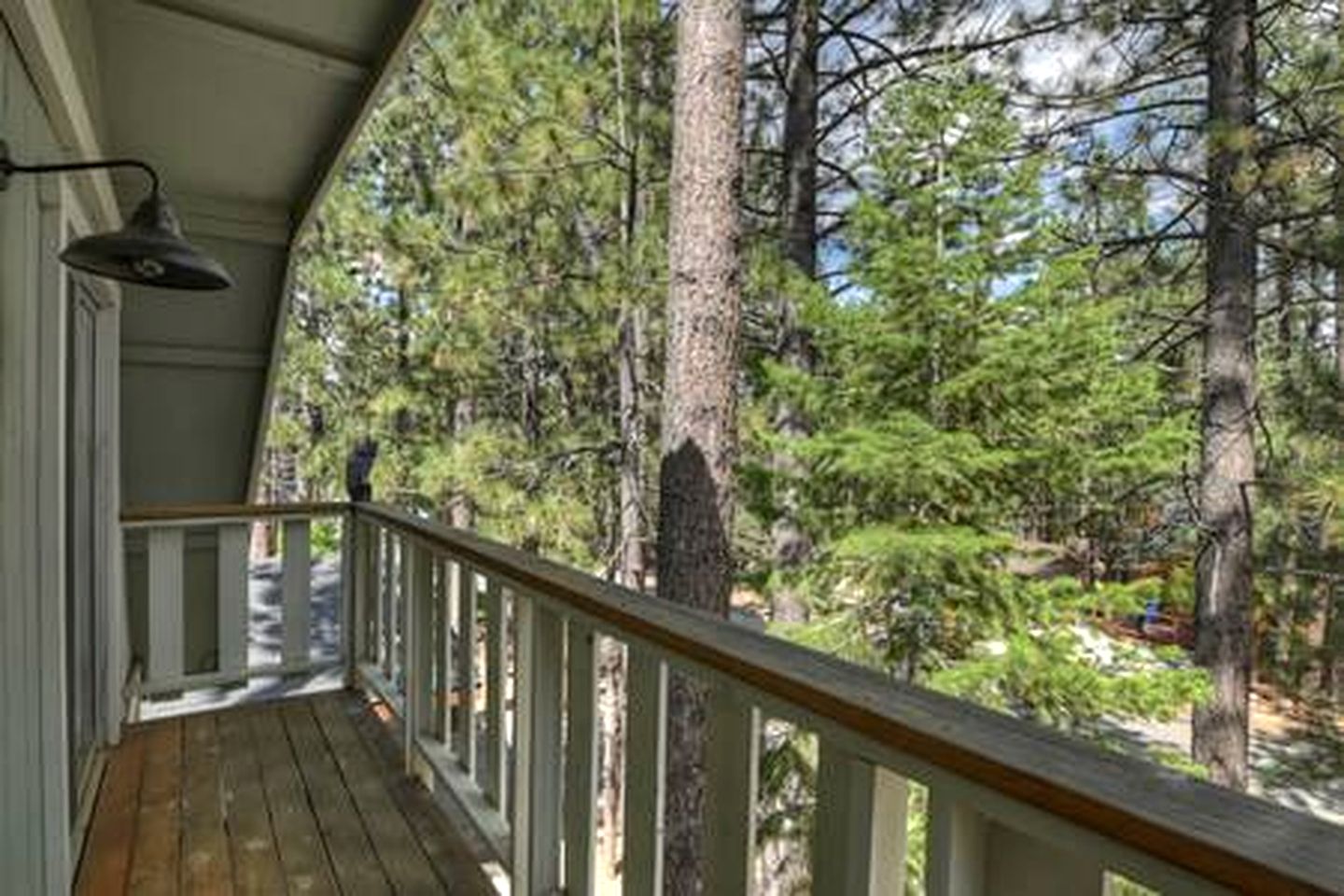 Spacious Modern Cabin Near Big Bear Lake in California