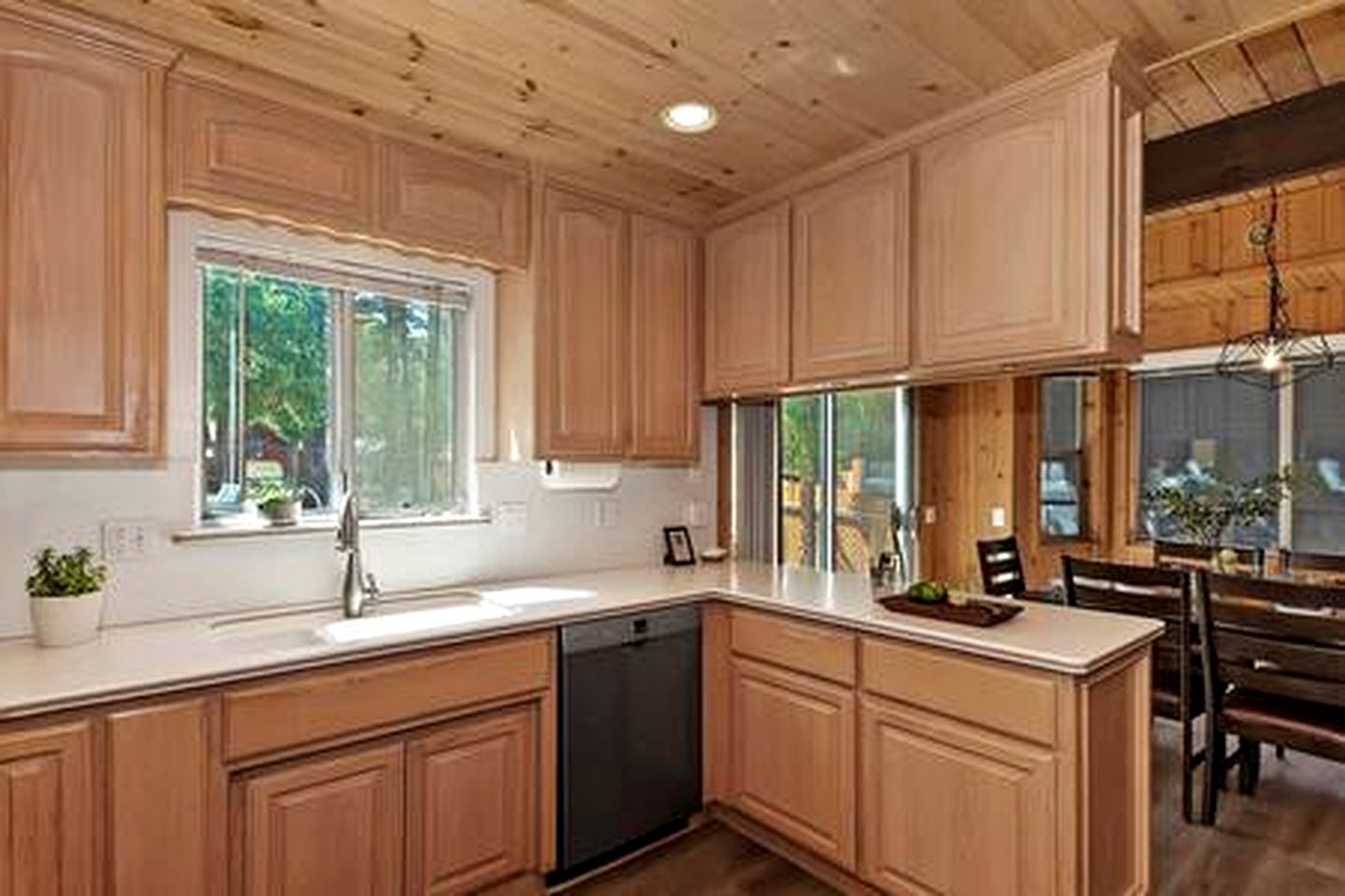 Spacious Modern Cabin Near Big Bear Lake in California