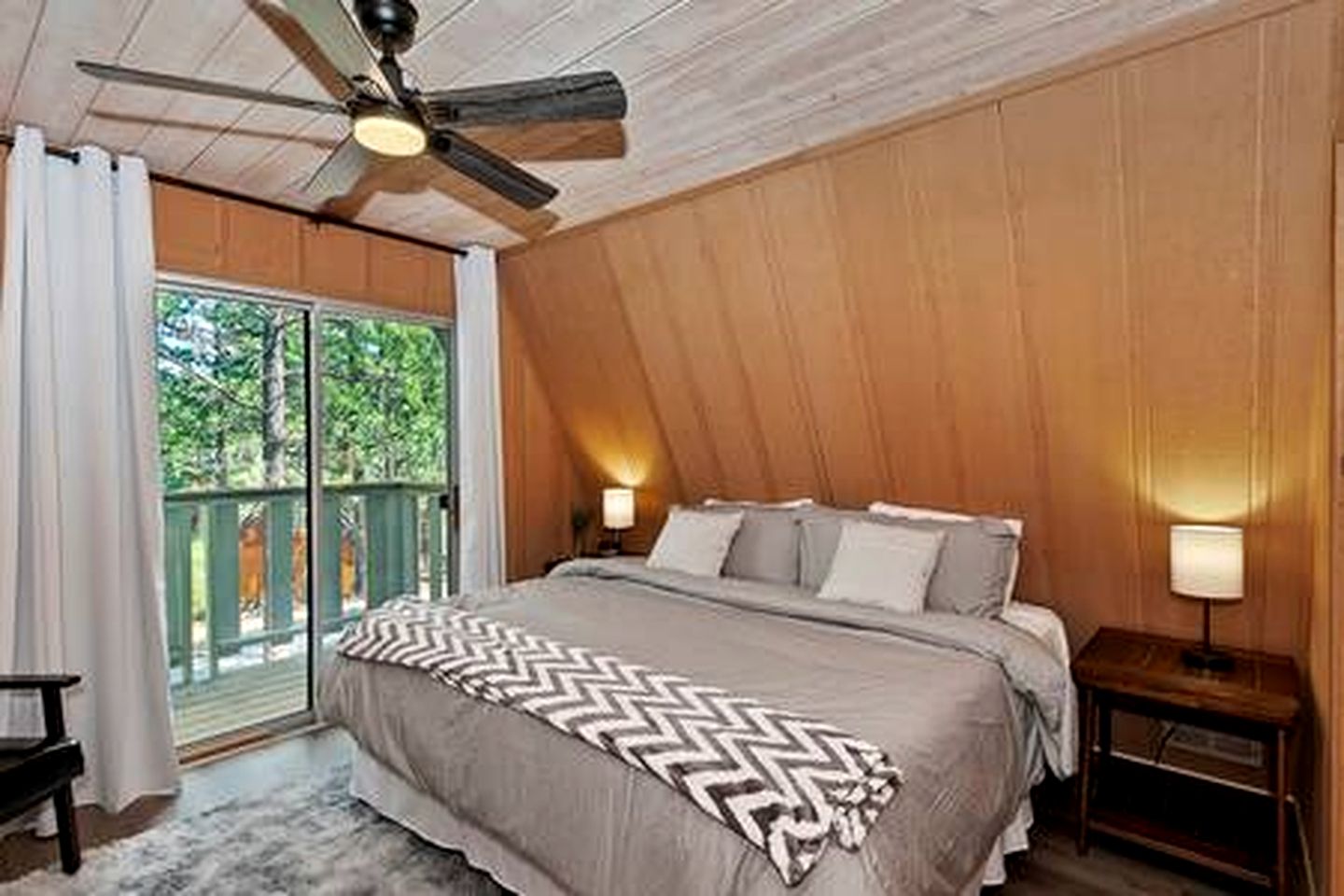 Spacious Modern Cabin Near Big Bear Lake in California