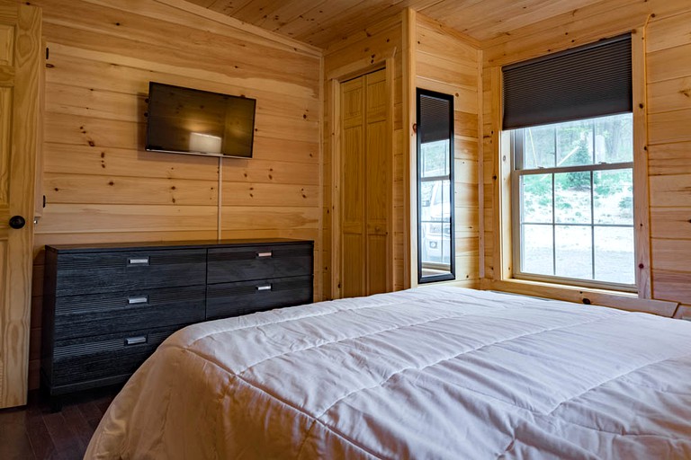 Cabins (Hector, New York, United States)