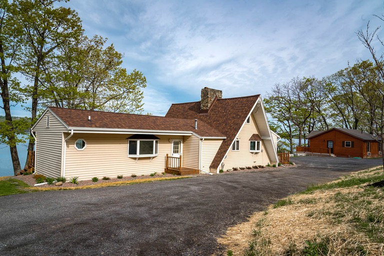 Cottages (Hector, New York, United States)