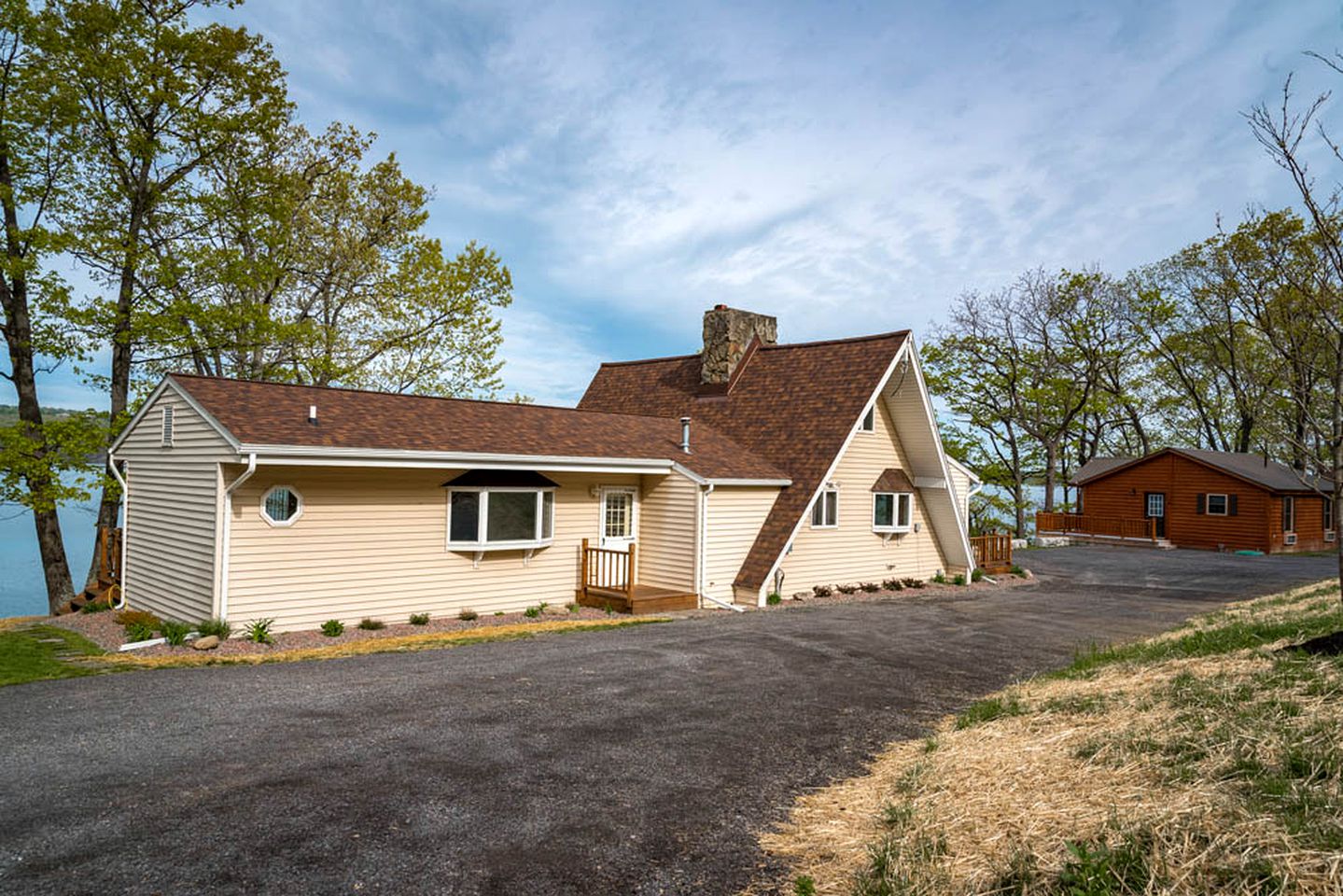 Single Island Shore, Cottages 33431, Hector, United States of America