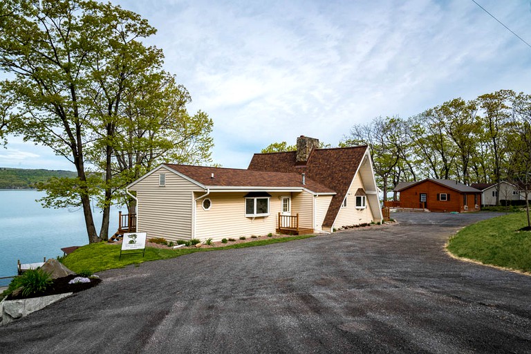 Cottages (Hector, New York, United States)