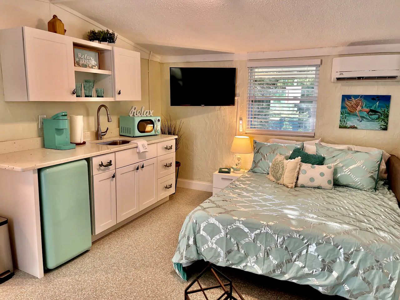 Gorgeous Cottage with Amazing River Sights in Weeki Wachee, Florida