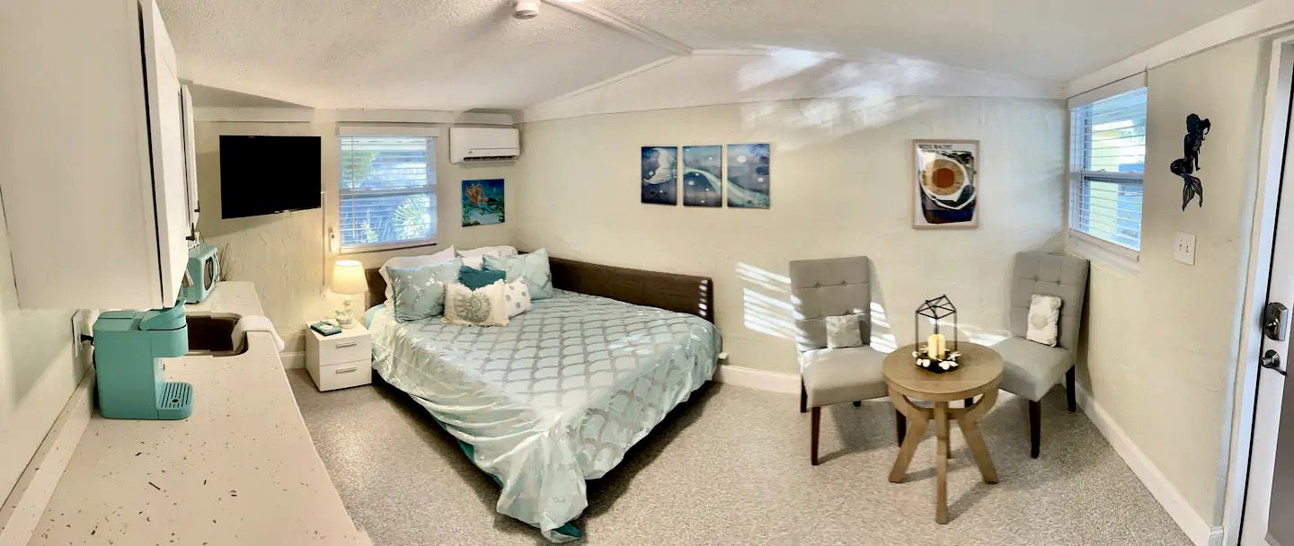 Gorgeous Cottage with Amazing River Sights in Weeki Wachee, Florida