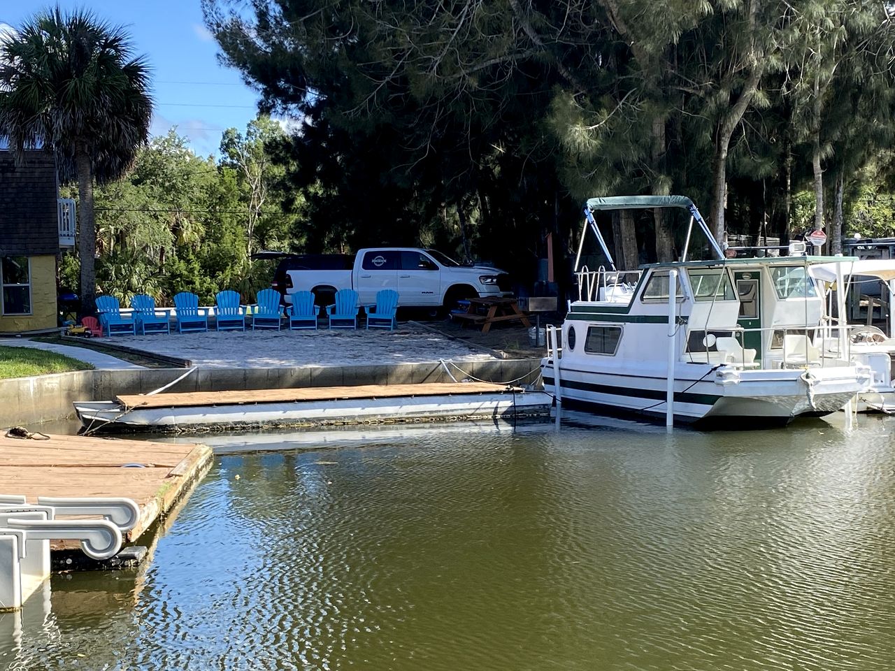 Gorgeous Cottage with Amazing River Sights in Weeki Wachee, Florida