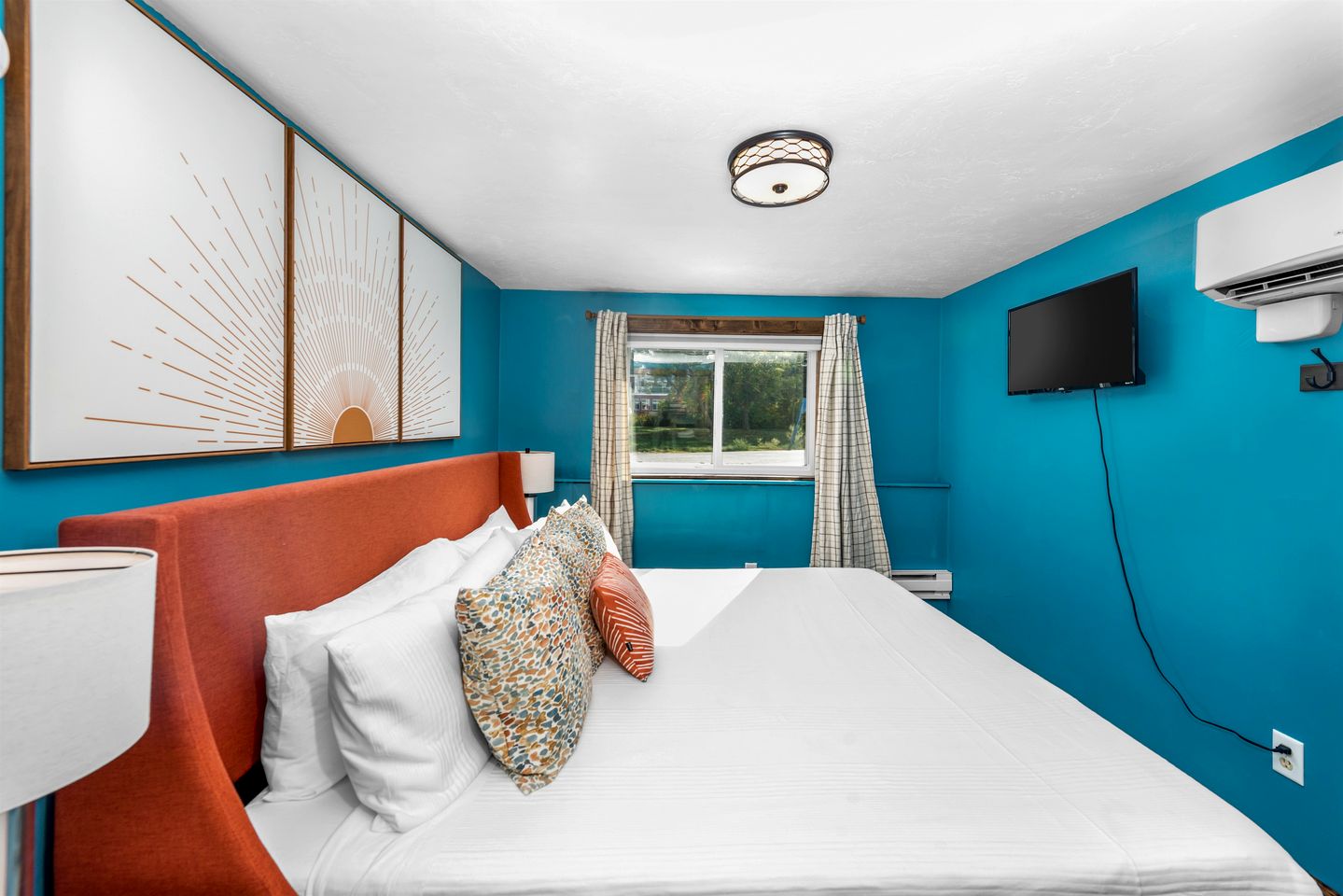 Charming Sister Bay Vacation Home with Hot Tub, Steps from Beach & Downtown, Wisconsin