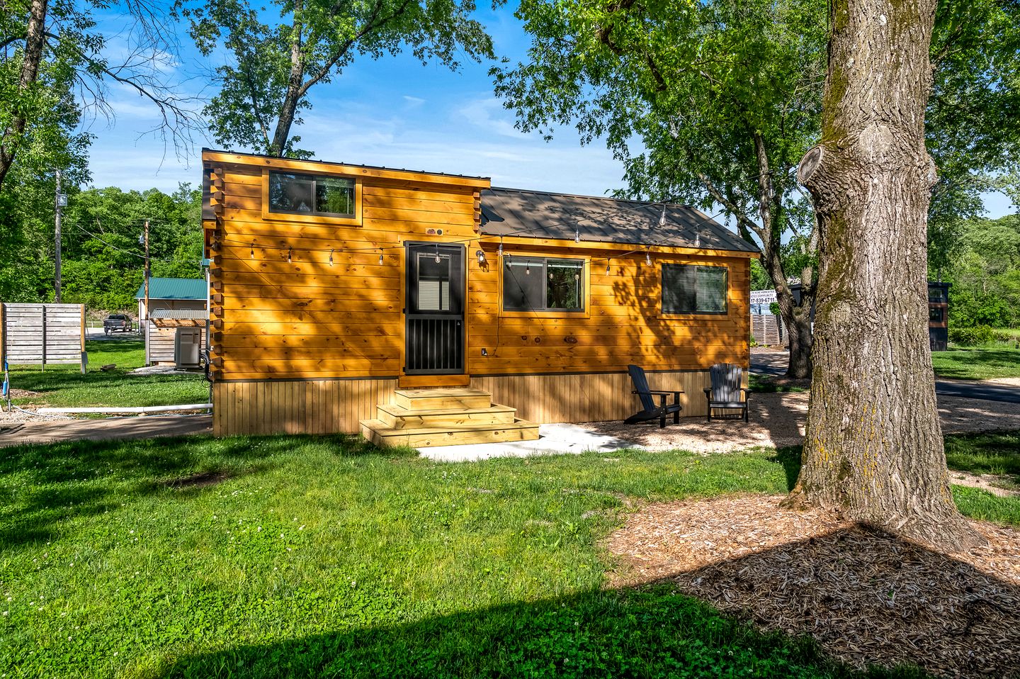 Charming Wooden Cabin Nestled Amidst Trees in Branson, Missouri