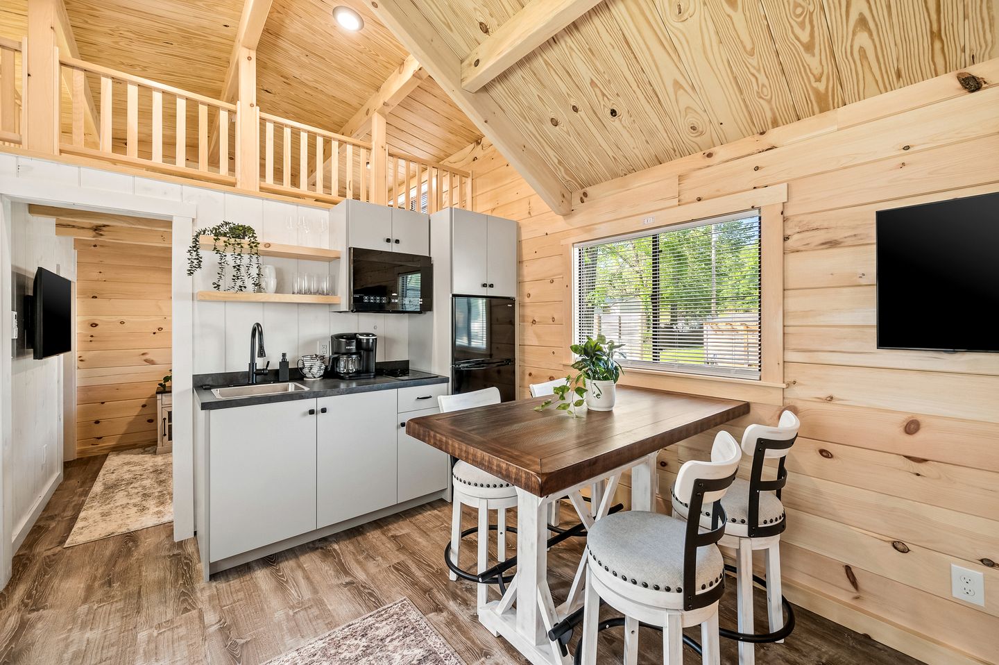 Charming Wooden Cabin Nestled Amidst Trees in Branson, Missouri