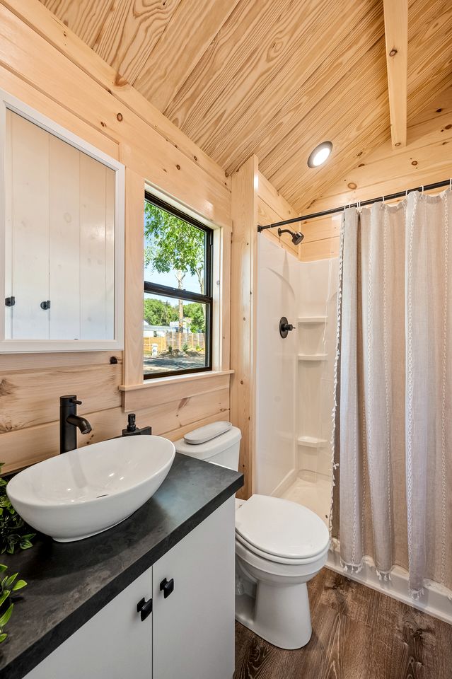 Charming Wooden Cabin Nestled Amidst Trees in Branson, Missouri