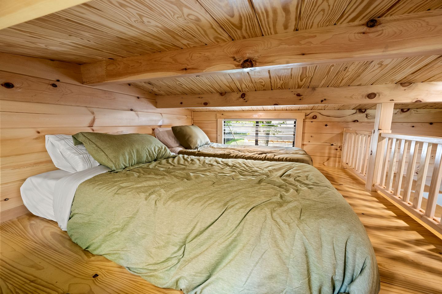 Charming Wooden Cabin Nestled Amidst Trees in Branson, Missouri