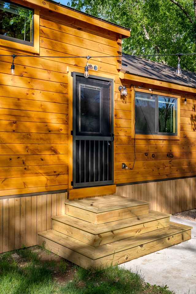 Charming Wooden Cabin Nestled Amidst Trees in Branson, Missouri