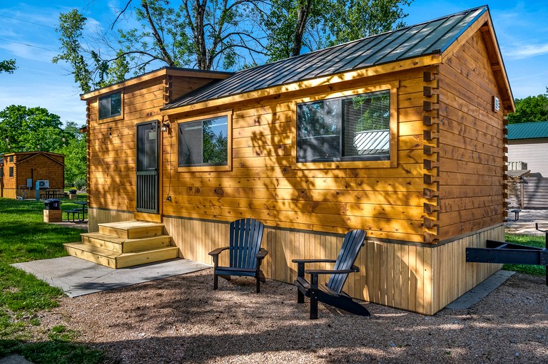 Charming Wooden Cabin Nestled Amidst Trees in Branson, Missouri