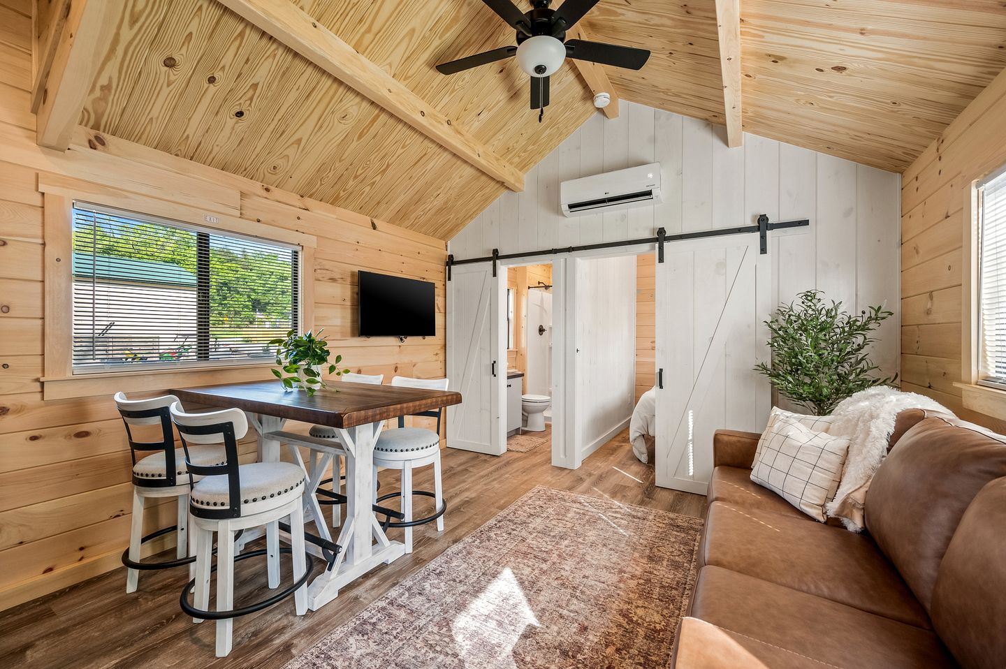 Charming Wooden Cabin Nestled Amidst Trees in Branson, Missouri