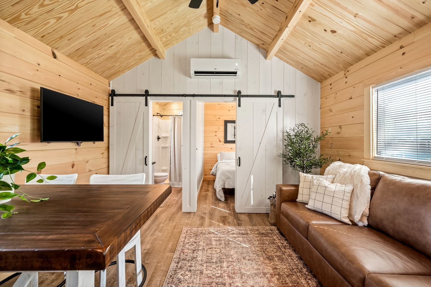 Charming Wooden Cabin Nestled Amidst Trees in Branson, Missouri