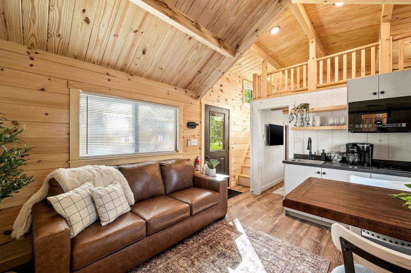 Charming Wooden Cabin Nestled Amidst Trees in Branson, Missouri