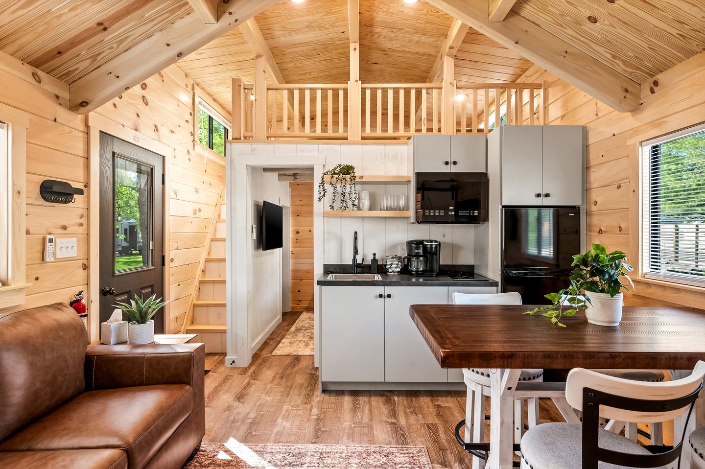 Charming Wooden Cabin Nestled Amidst Trees in Branson, Missouri