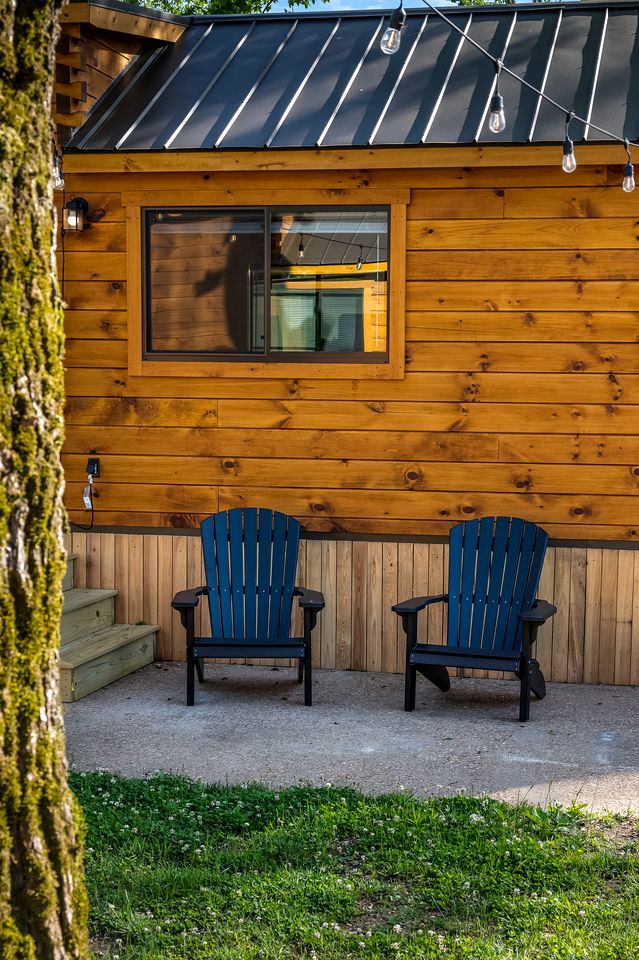 Incredible Wooden Cabin Nestled Amidst Trees in Branson, Missouri