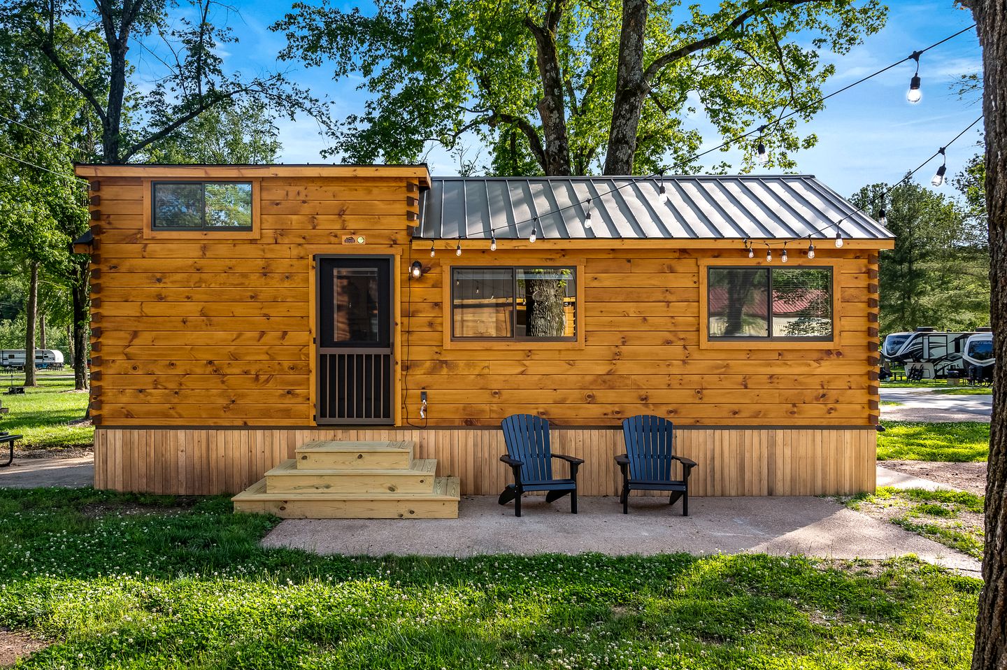 Incredible Wooden Cabin Nestled Amidst Trees in Branson, Missouri