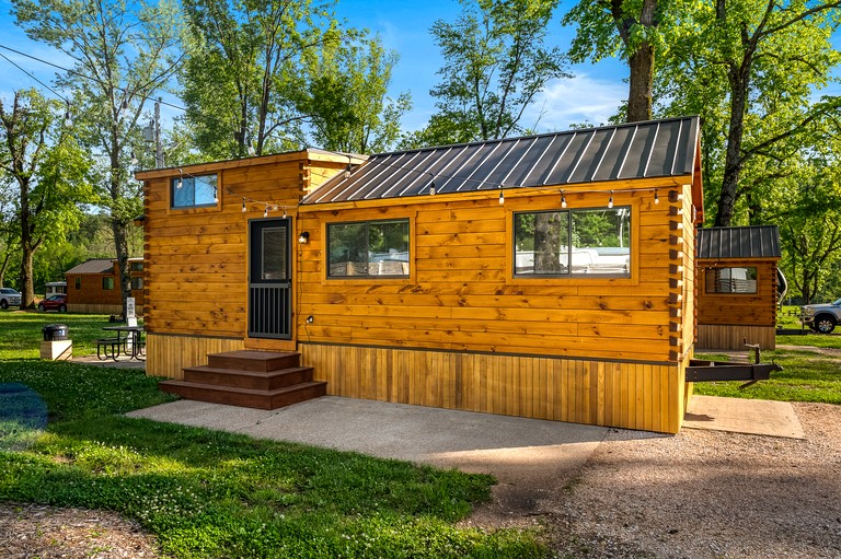 Stunning Rustic Wooden Cabin in Branson, Missouri
