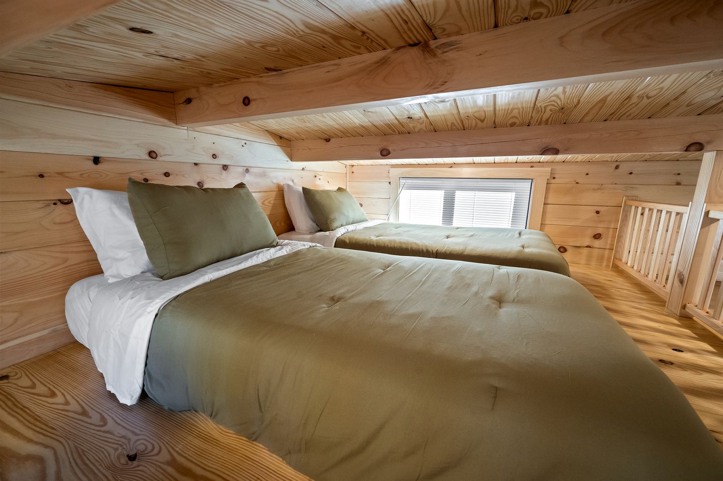 Stunning Rustic Wooden Cabin in Branson, Missouri
