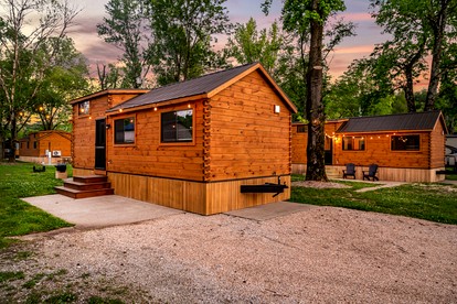 Stunning Rustic Wooden Cabin in Branson, Missouri - Photo 2