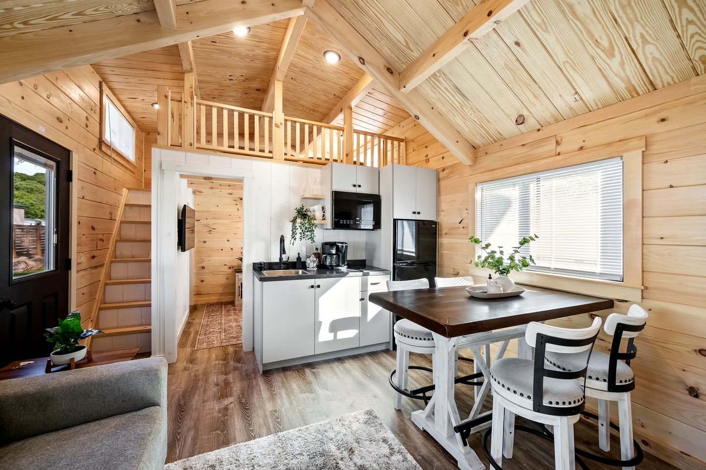 Stunning Rustic Wooden Cabin in Branson, Missouri