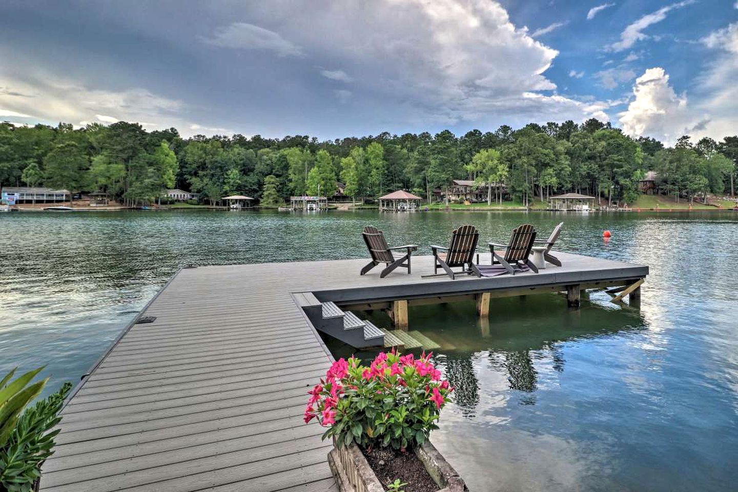Delightful Waterfront Cabin Rental Overlooking Lake Martin, Elmore County, Alabama