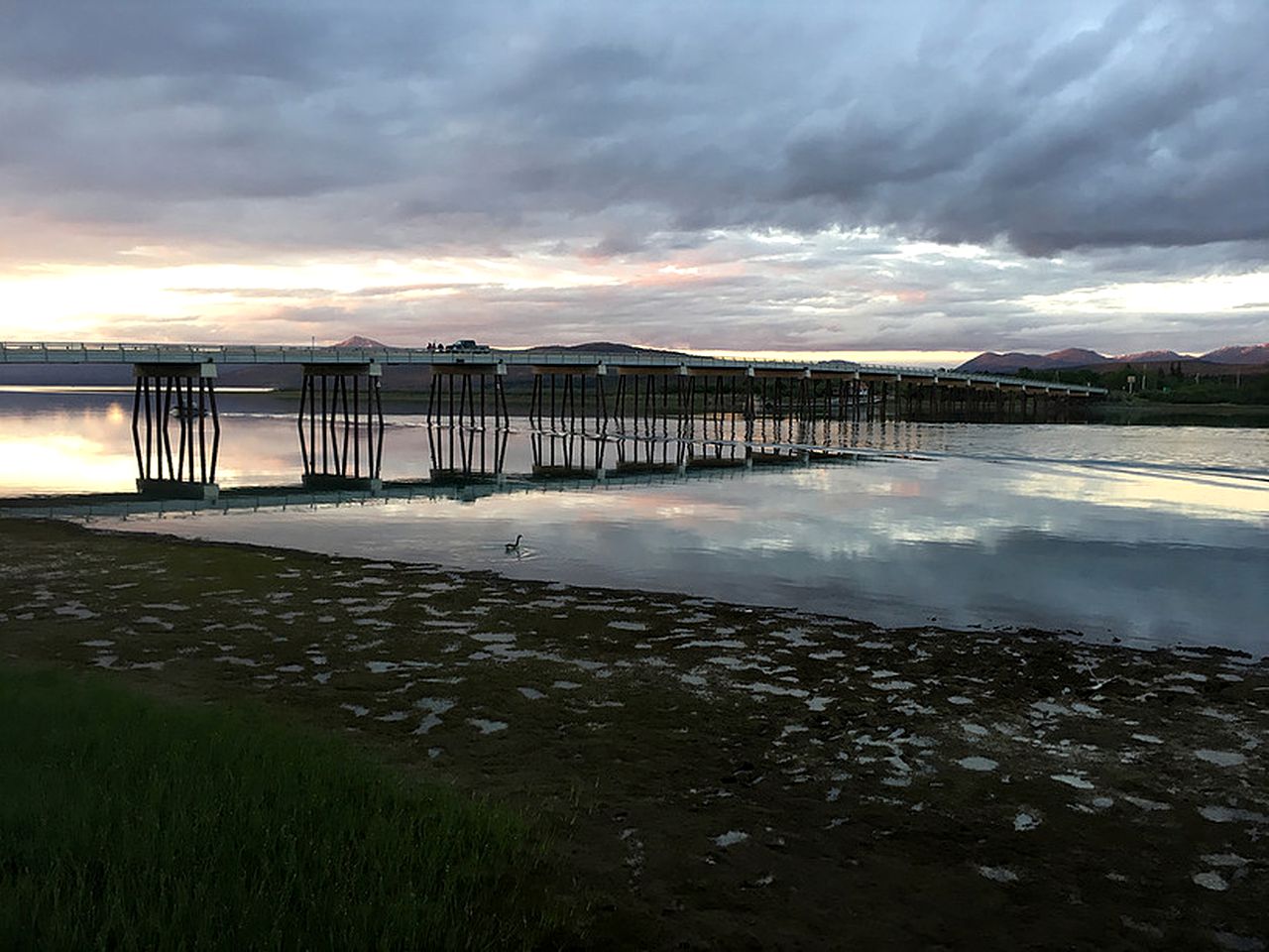 Pet-Friendly Bed and Breakfast Suite on the Tagish River in Tagish, Yukon