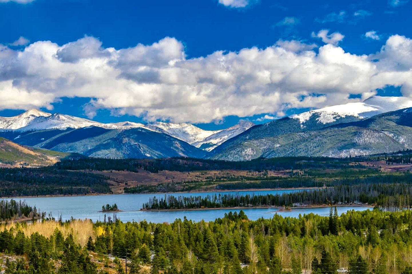 Stunning Cabin with Sauna, Game Room, and Spectacular Views for a Luxurious Escape in Nature in Breckenridge, Colorado