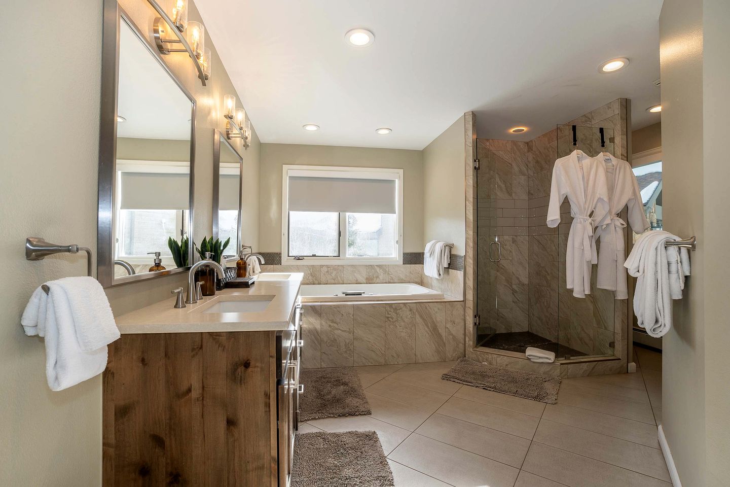 Stunning Cabin with Sauna, Game Room, and Spectacular Views for a Luxurious Escape in Nature in Breckenridge, Colorado