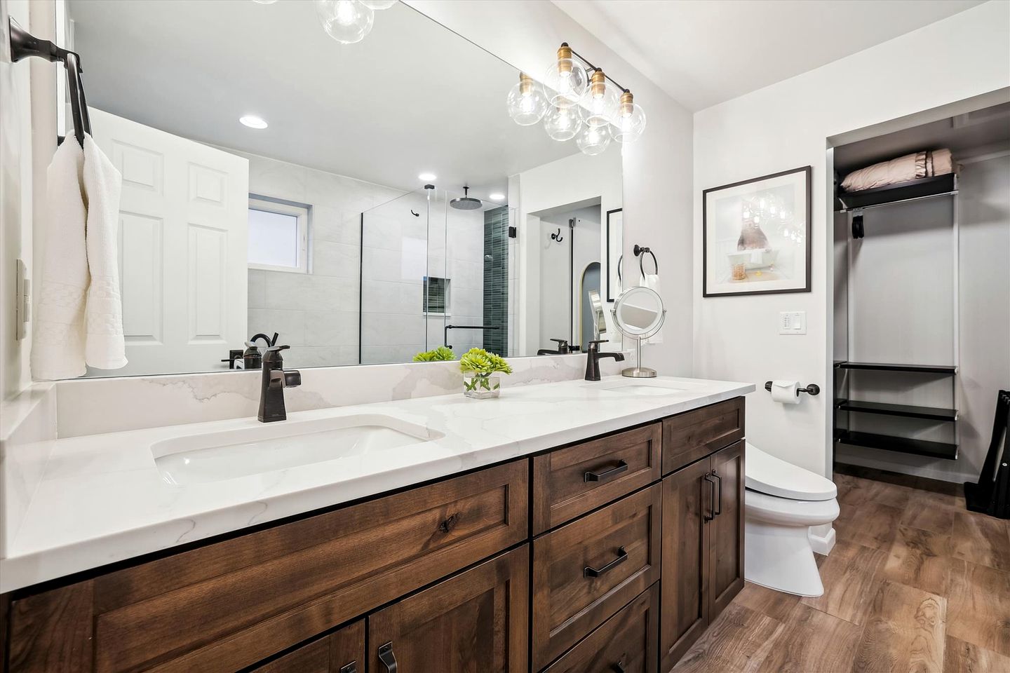 Bright and Modern Ski Cabin in Breckenridge Colorado with Private Hot-Tub Great for Families and Groups