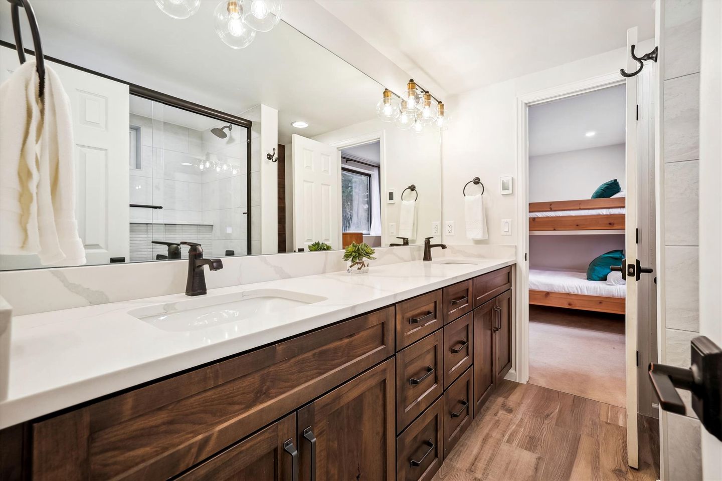 Bright and Modern Ski Cabin in Breckenridge Colorado with Private Hot-Tub Great for Families and Groups