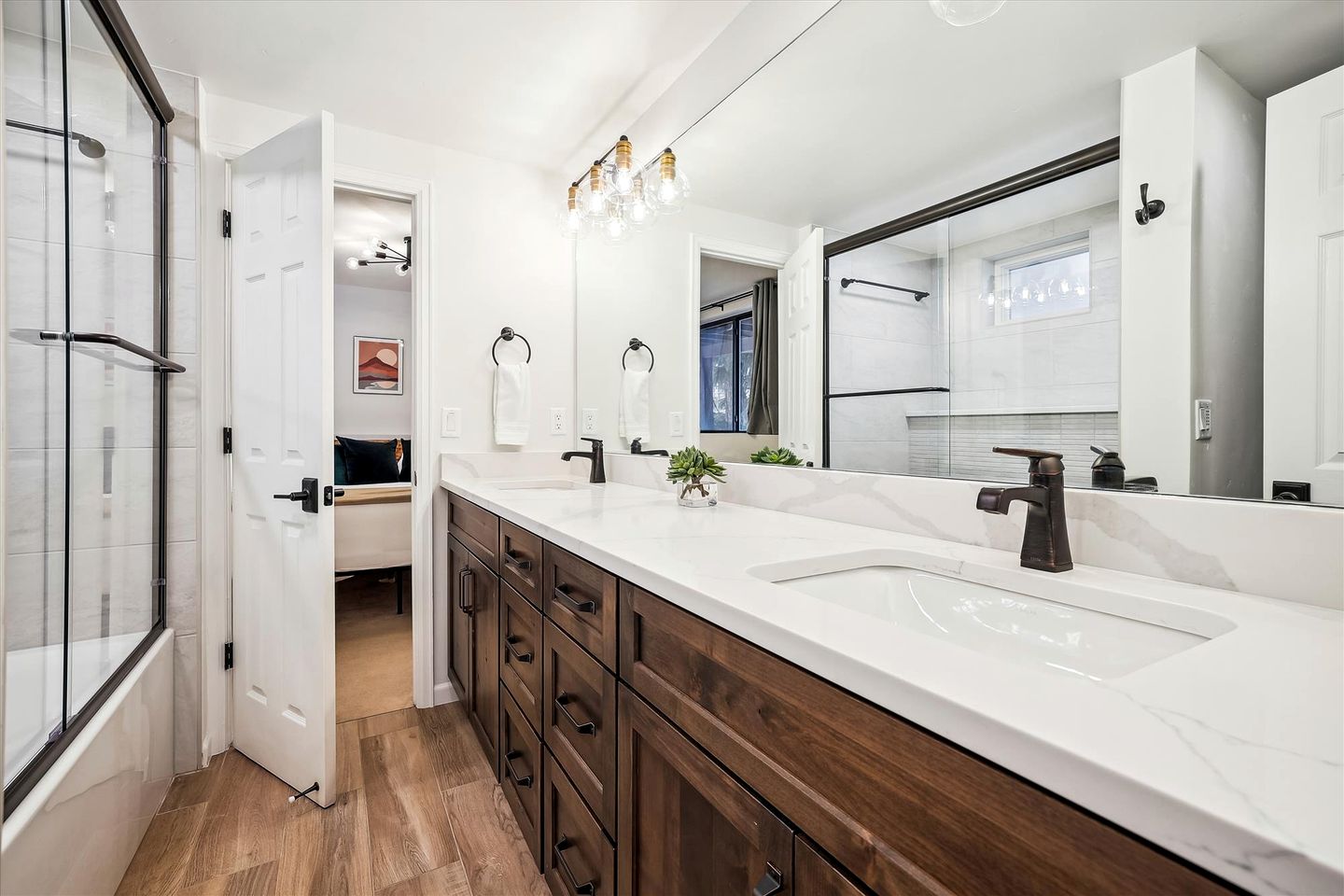 Bright and Modern Ski Cabin in Breckenridge Colorado with Private Hot-Tub Great for Families and Groups