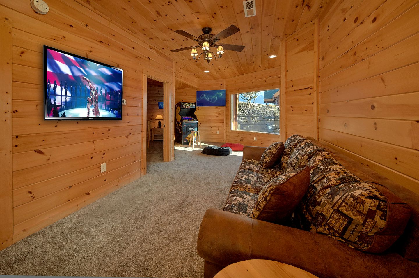 Gatlinburg Vacation Rental with Stunning Mountain Views for Group Glamping Vacations in Tennessee