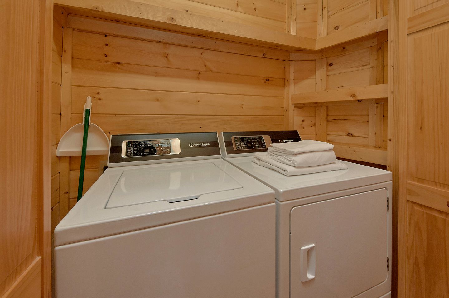 Gatlinburg Vacation Rental with Stunning Mountain Views for Group Glamping Vacations in Tennessee