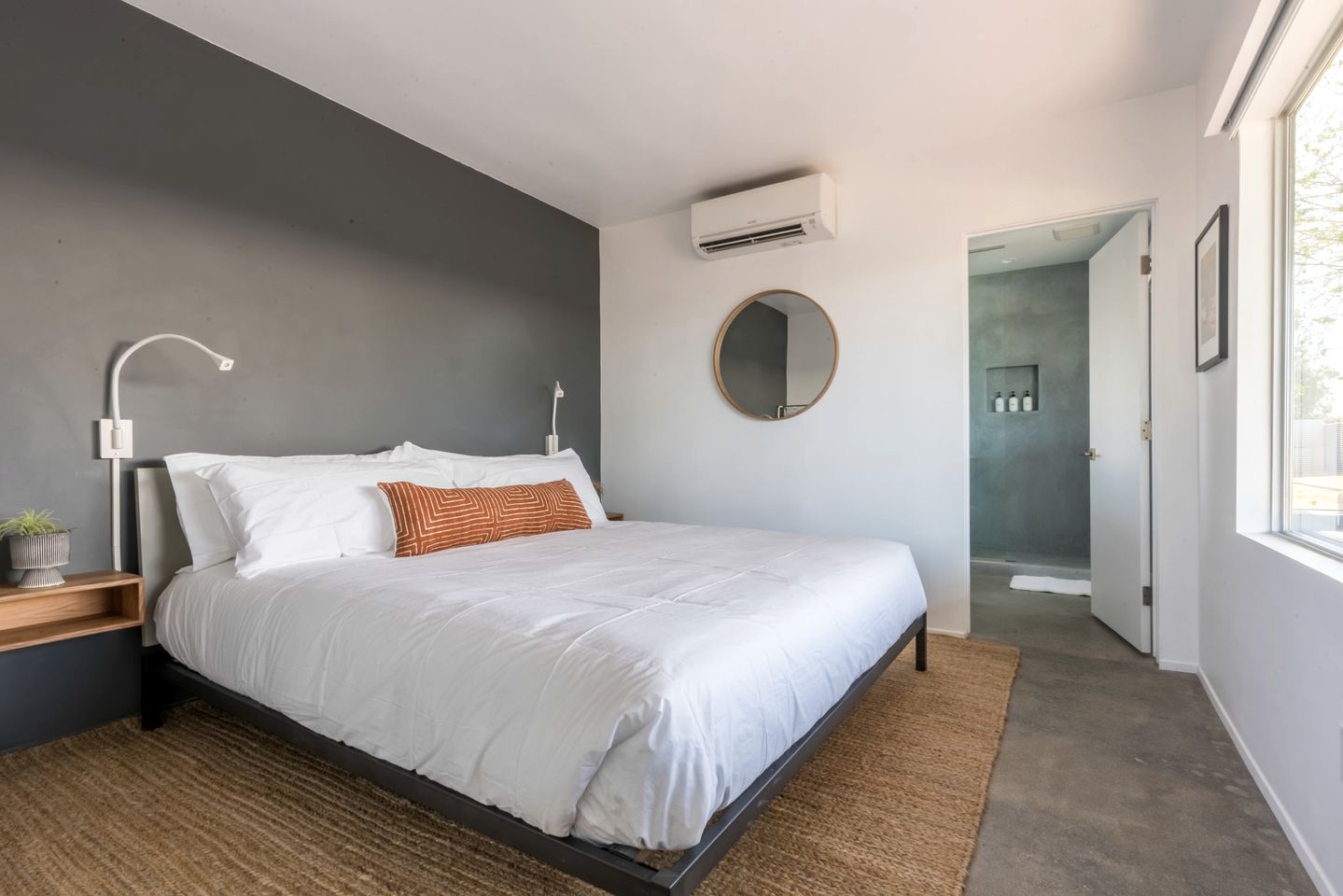 Stunning Vacation Rental with Hot-tub, Bocce Ball Court and Barbecue in Joshua Tree, California